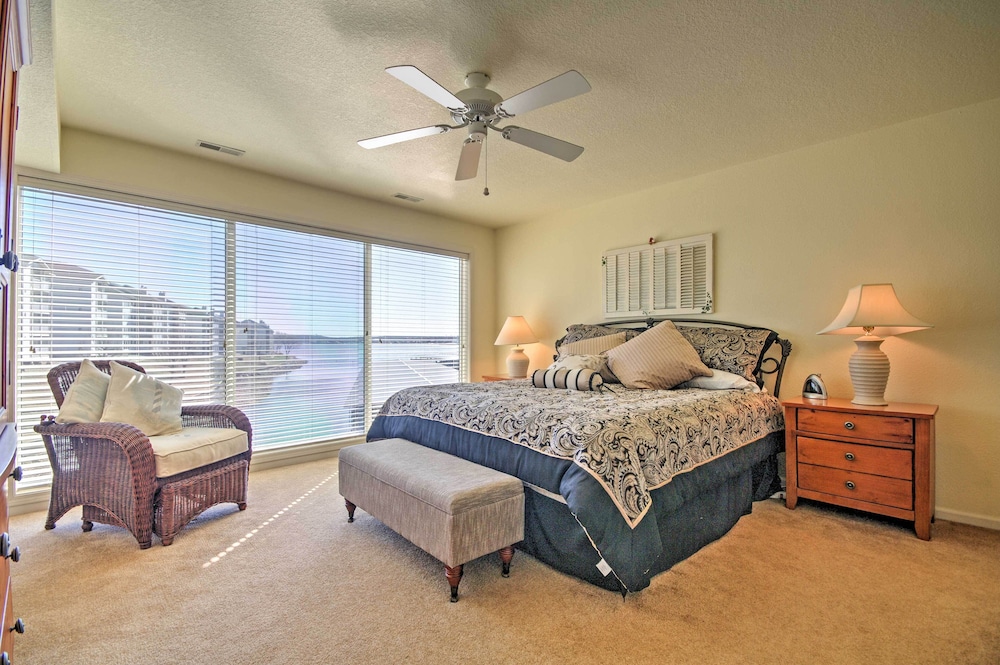 Luxe Lakeside Regatta Bay Getaway w/ Pool Access!