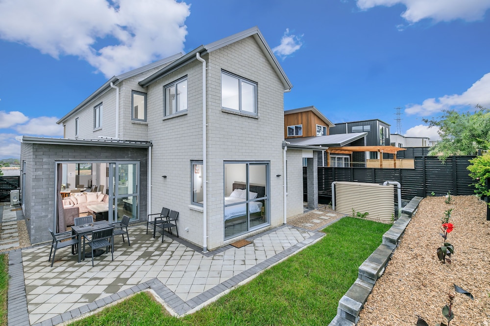 Hero Holiday House