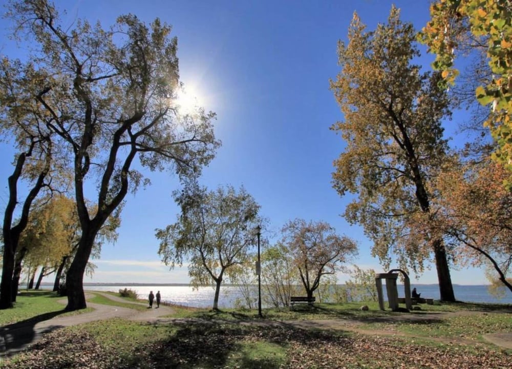 Lakeside Living With Garden