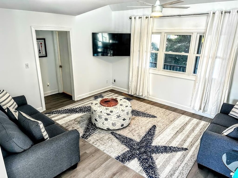 Ah' Frigate 3 Bedroom Home by RedAwning