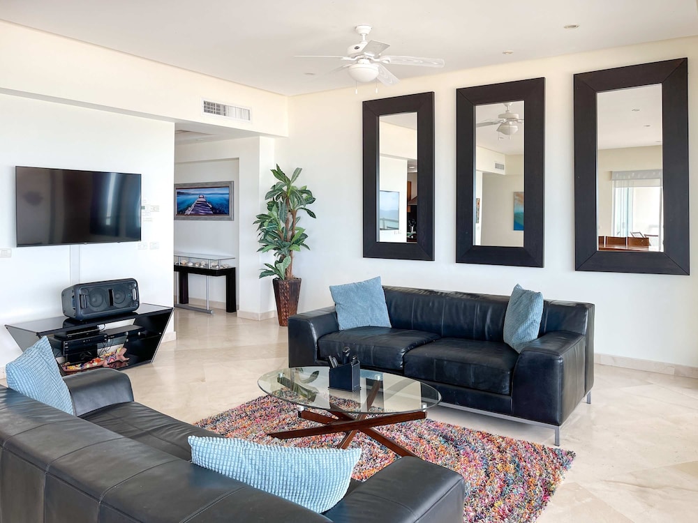 Quiet Beachfront Condo With Pools Private Beach