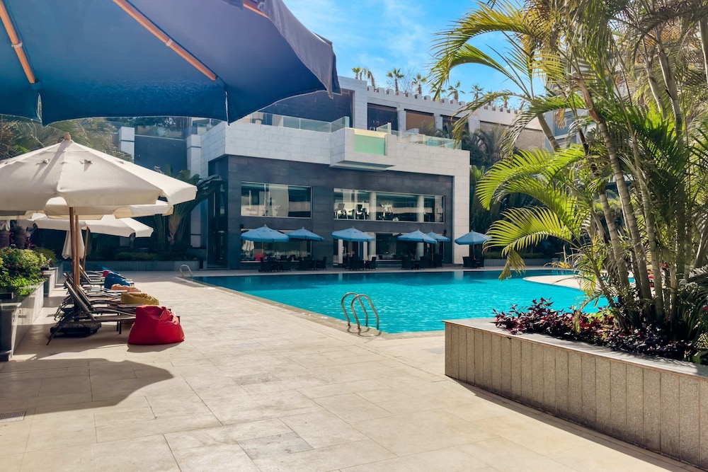 Fresh & Fabulous 2bdr - 5 min to Airport