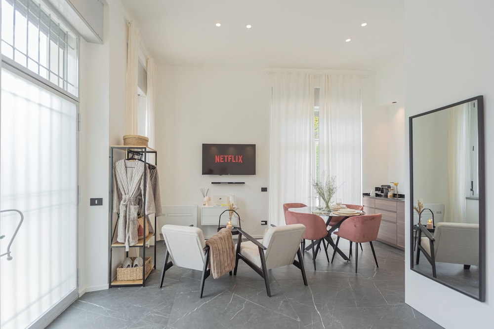 Piccola Como Lotus by Rent all Como