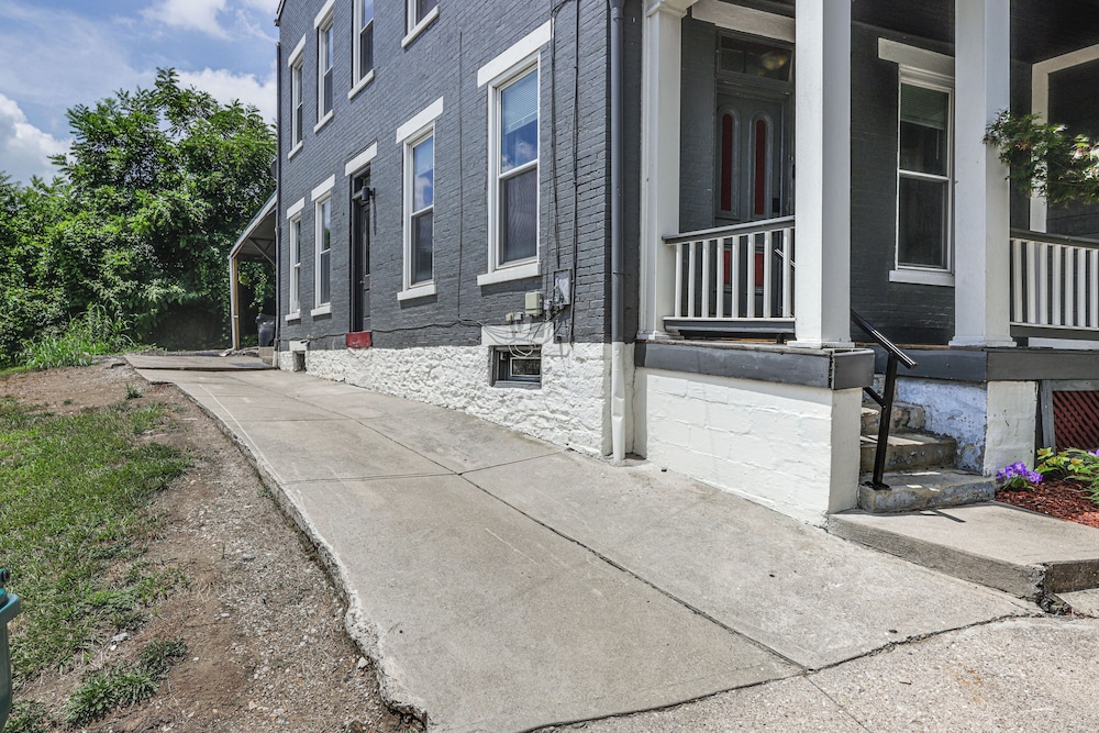 Game Days, Grubs & More: Updated Cincinnati Home!