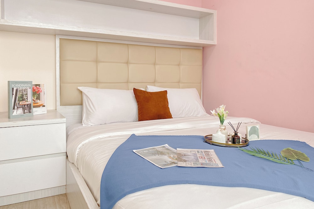 Comfort Stay 1Br With Extra Room At Bassura City Apartment