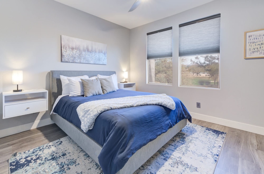 Lux Scottsdale Condo Overlooks 9th Hole Near Golf