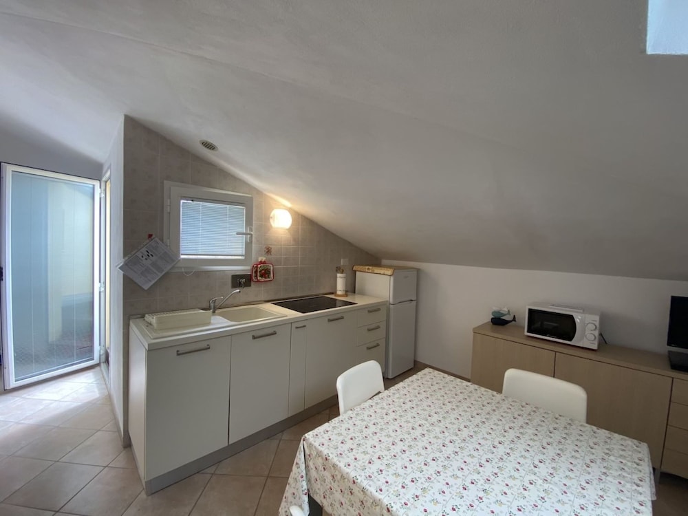 Two-room Apartment 3 Beds IN THE Conchiglia Area-rif Lucip2