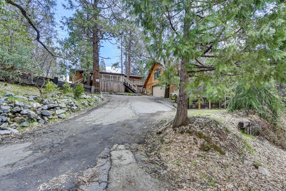 9 Mi to Bass Lake: Cabin w/ Fire Pit in Wishon! view 3