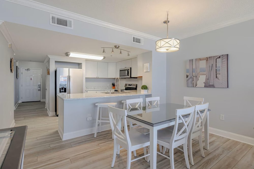 Majestic Beach Towers 1-503