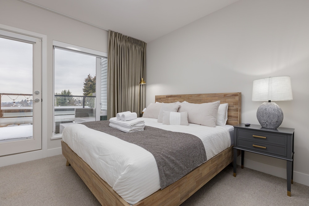 7476 Granville St - Image 5
