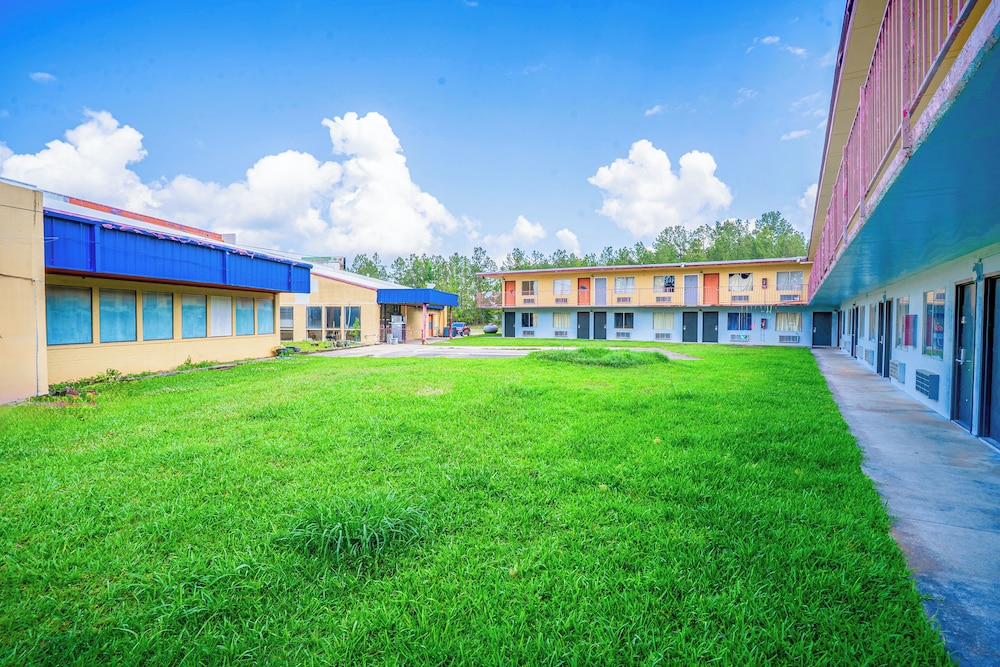 Economy Inn By OYO Livingston TX Hwy 59