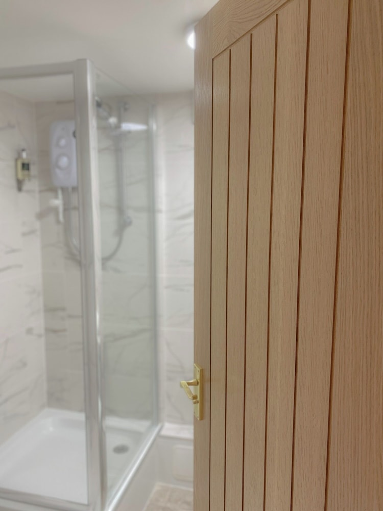 Luxury Townhouse Retreat in Kendal w/ Free Parking