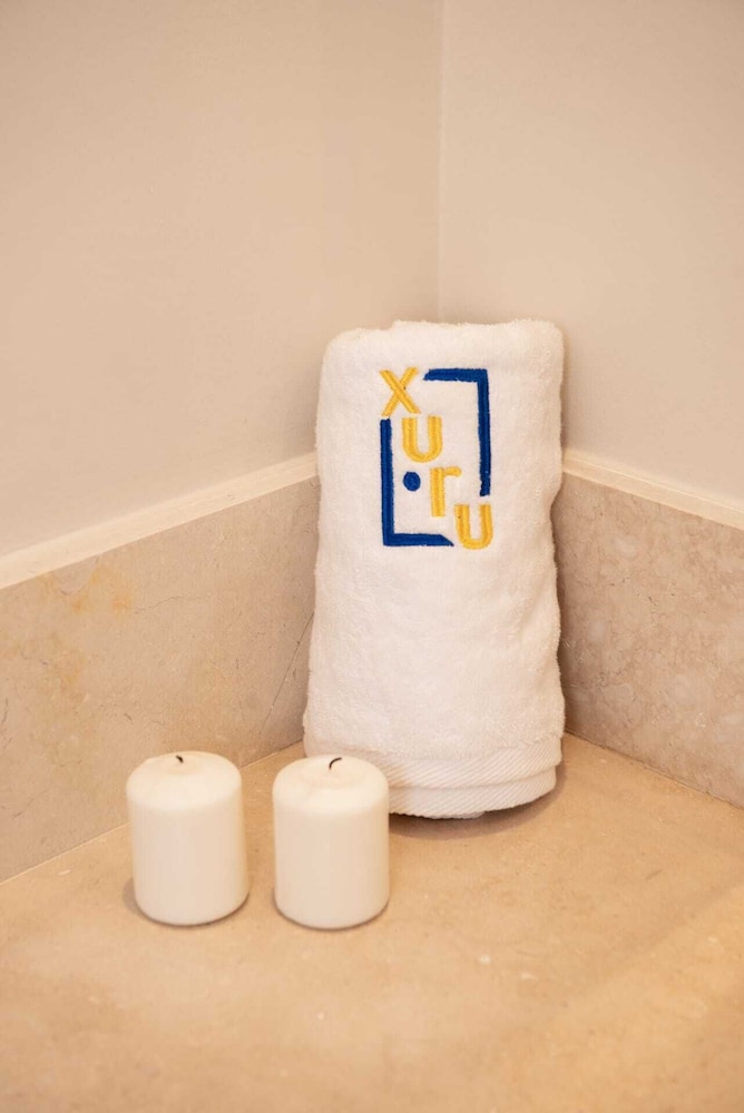 Xuru Stays I Exotic 1bdr w/ Outdoor Terrace Pool & Beach Access