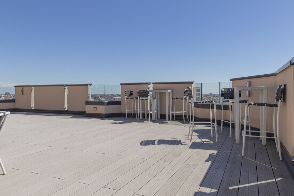 San Babila Central Tower by Rentopolis - High-end 1bdr with panoramic terrace overlooking Duomo