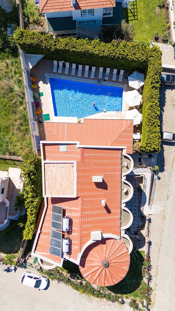 Cunda Giritlioğlu Otel Yetişkinlere Özel +12 - Image 83