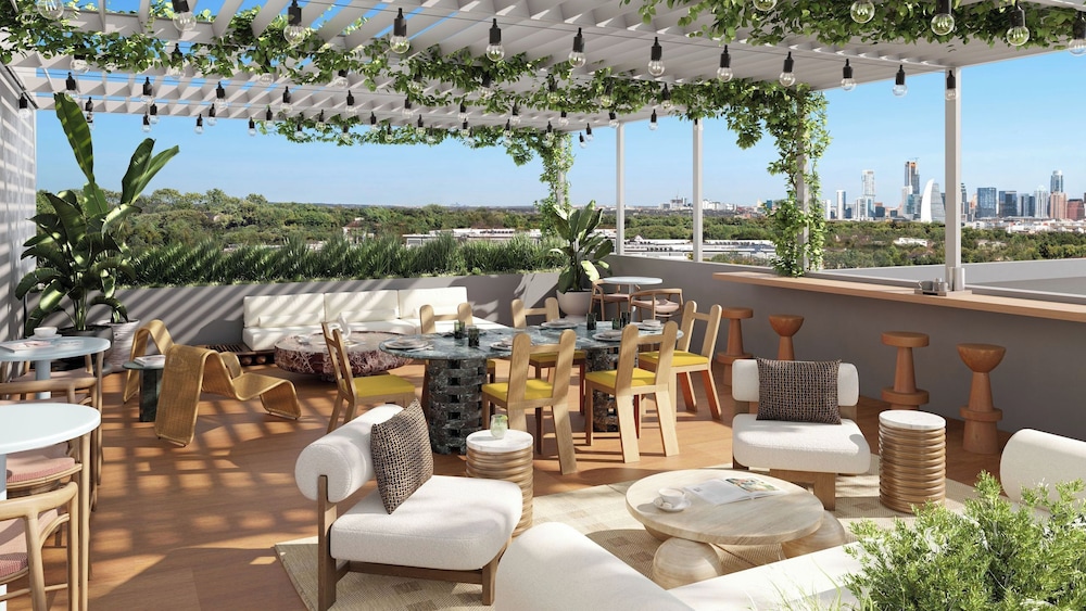 18 Guests Resort Pool + Bar, Dining, Terrace South Lamar, Steps to Zilker The Code, Avantstay