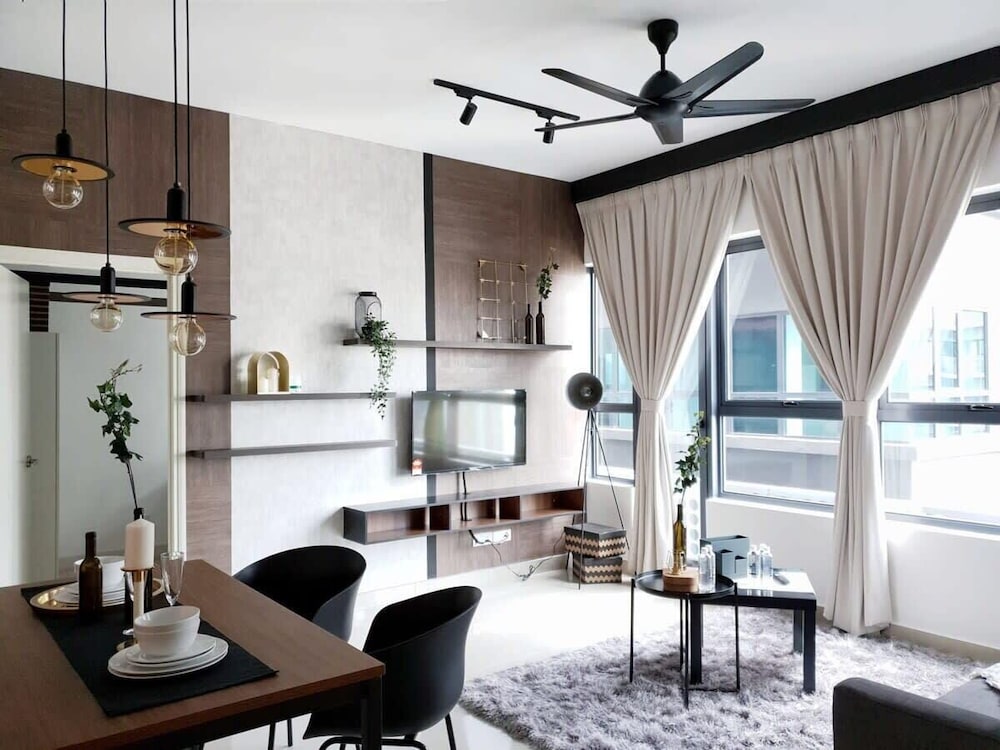 Cozy & Stylish 2BR Apt at Arte Plus, Free Parking