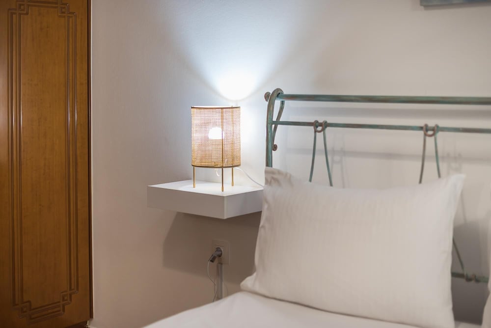 Athens Bright Suite by Cloudkeys