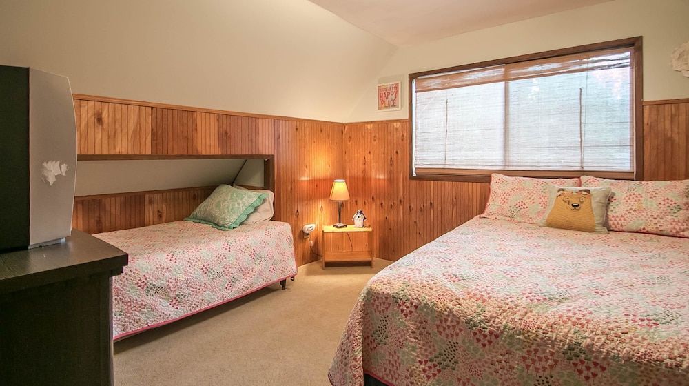 Ole' Berg's Den in Lake Wenatchee