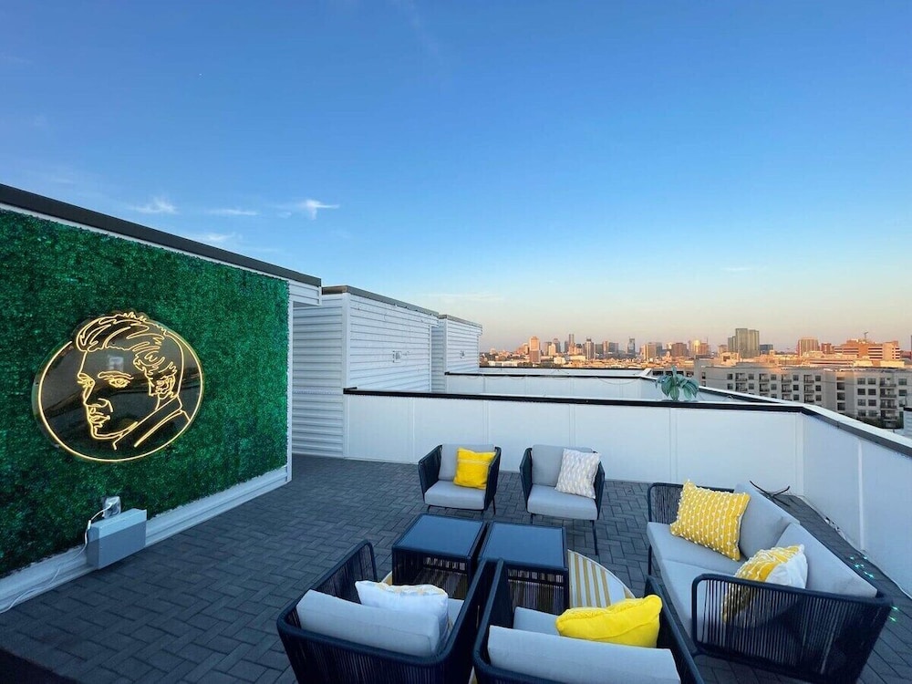 King Queen 2 Homes - 24 Beds City Views