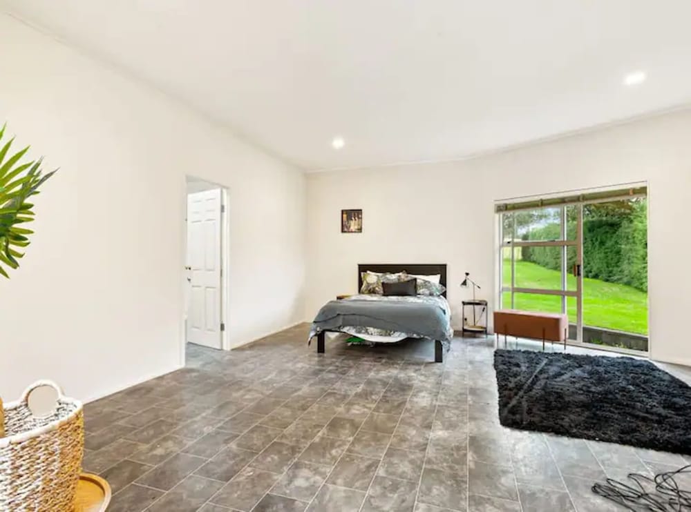 Charming 3 Bedroom Home In Tranquil Rural Karaka view 3