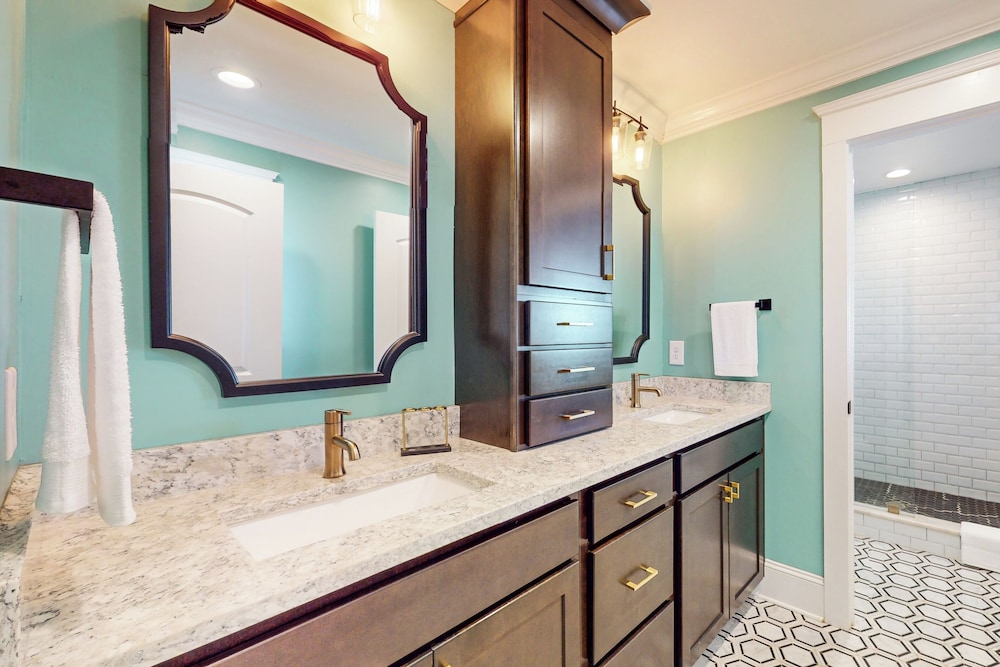 3 BR Home: Dog Friendly w/ Scenic Views & Pool
