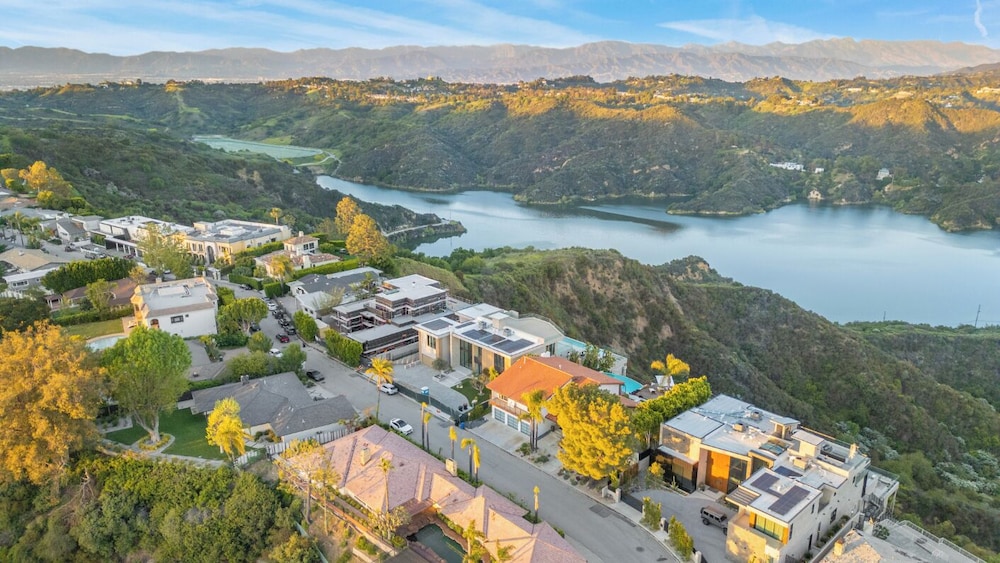 Stradella View - Bel-air Oasis w/ Infinity Pool & Stunning Panoramic Views