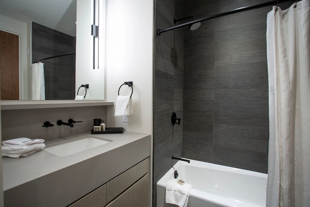 One Empire Pass Lodge at Deer Valley Resort - Three Bedroom Residence #404 3 Condo