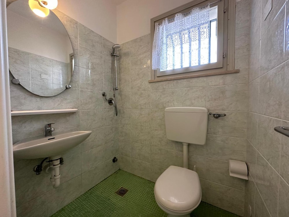 Renovated Villa With Garden and Pool Access