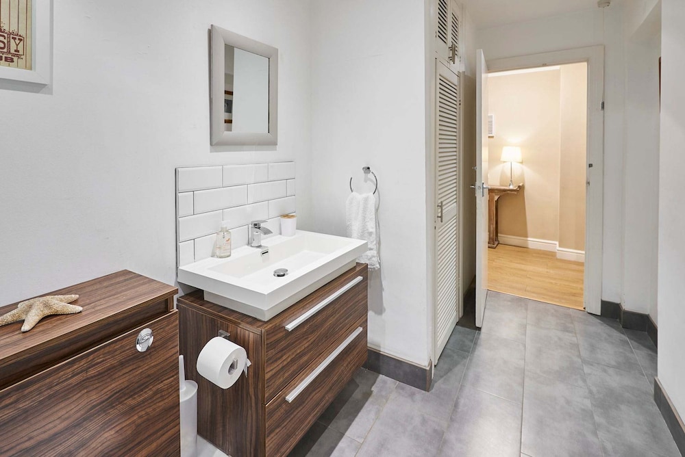 Host Stay Garden Flat