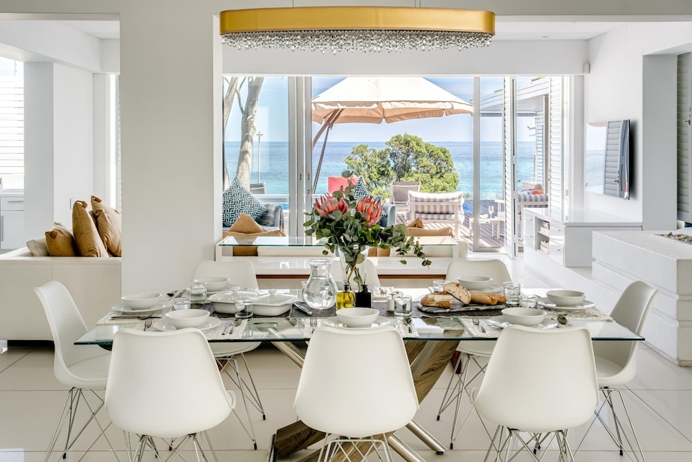 Villa Bleu Blanc in Camps Bay With Pool and Views