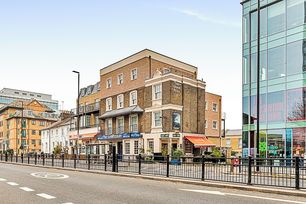 Chiswick Gem: 2 Bedroom Flat