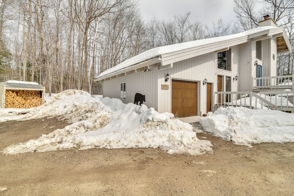 Ski, Game & Grill: Family Retreat in Glen