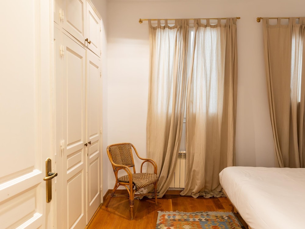 Apartamento de Tres Habitaciones con Terraza 21B