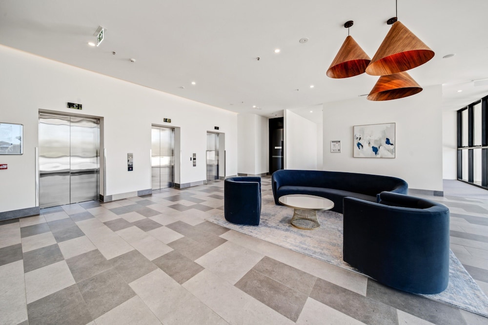 Chic 1-bed With Sophisticated Decor,