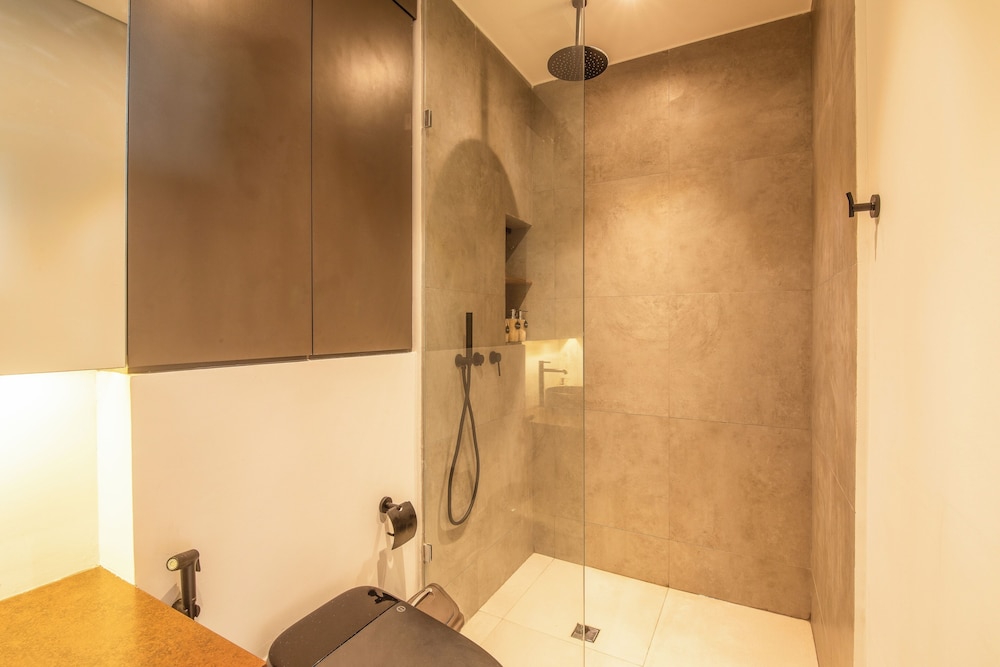 Robyn s Villa New Modern 4 BR Villa Canggu