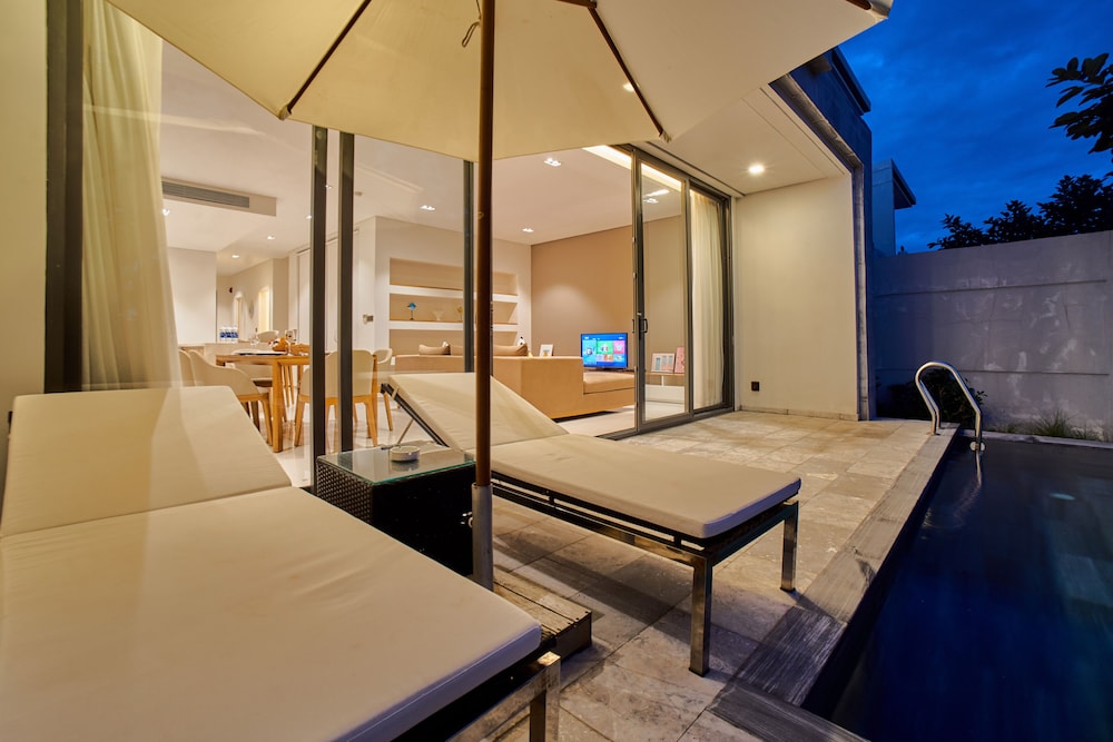 Modern 4 BR villa-golf view for family view 2
