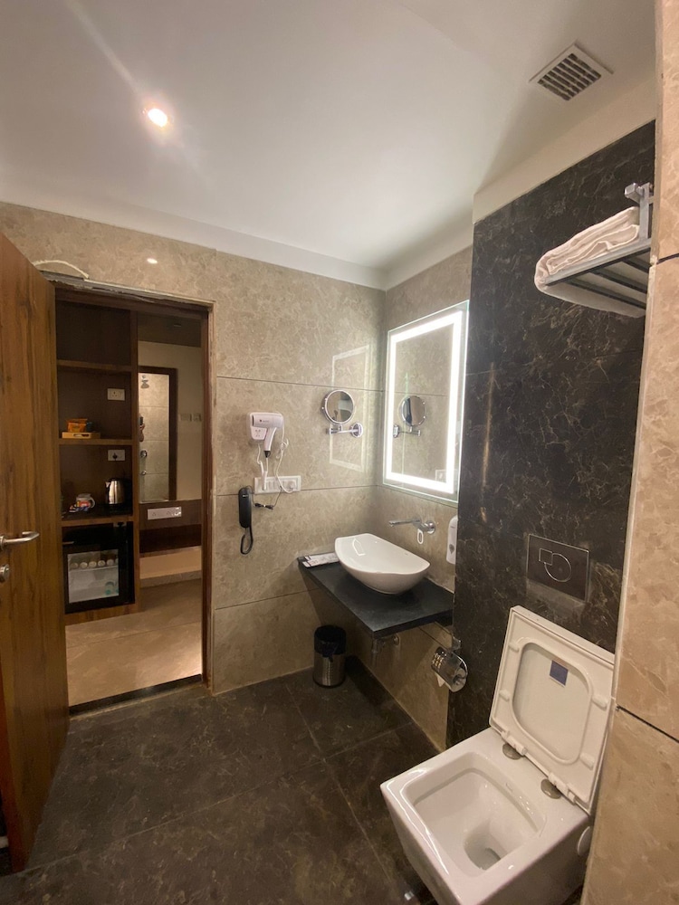 Click Hotel LH Seven Morbi - Property Image 9