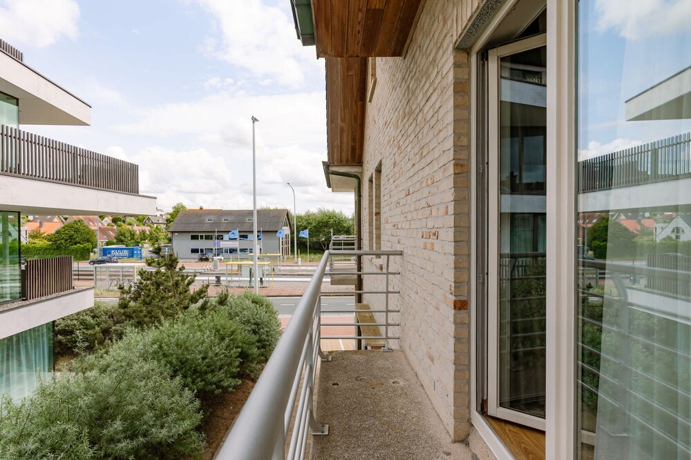 Huswell - Family Apartment With Balcony Near Coast