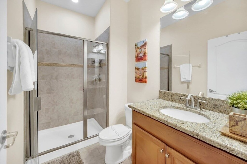 4891clock 4 Bedroom Townhouse view 2