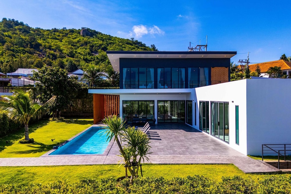 Luxury 5 Bedroom Pool Villa KH-C1