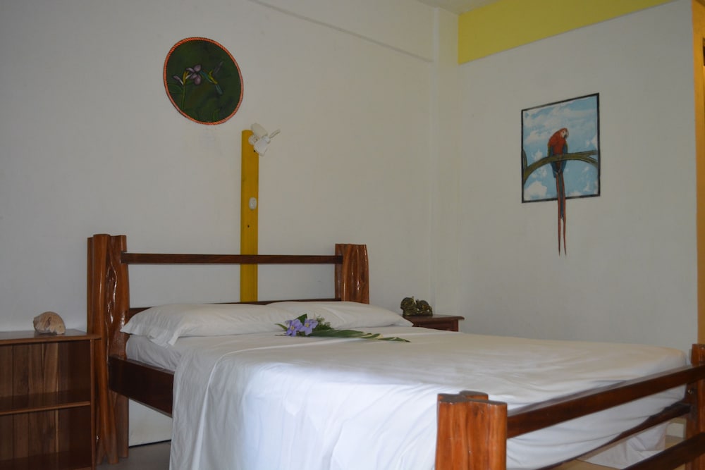 The Lookout Inn Lodge