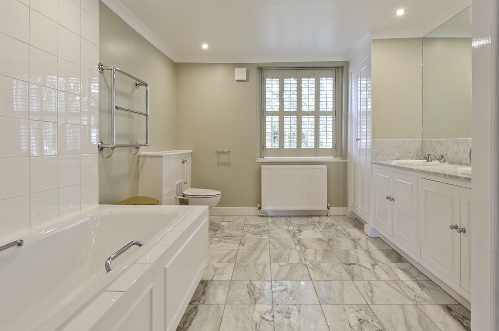 Fabulous 3 Bed Flat Chelsea
