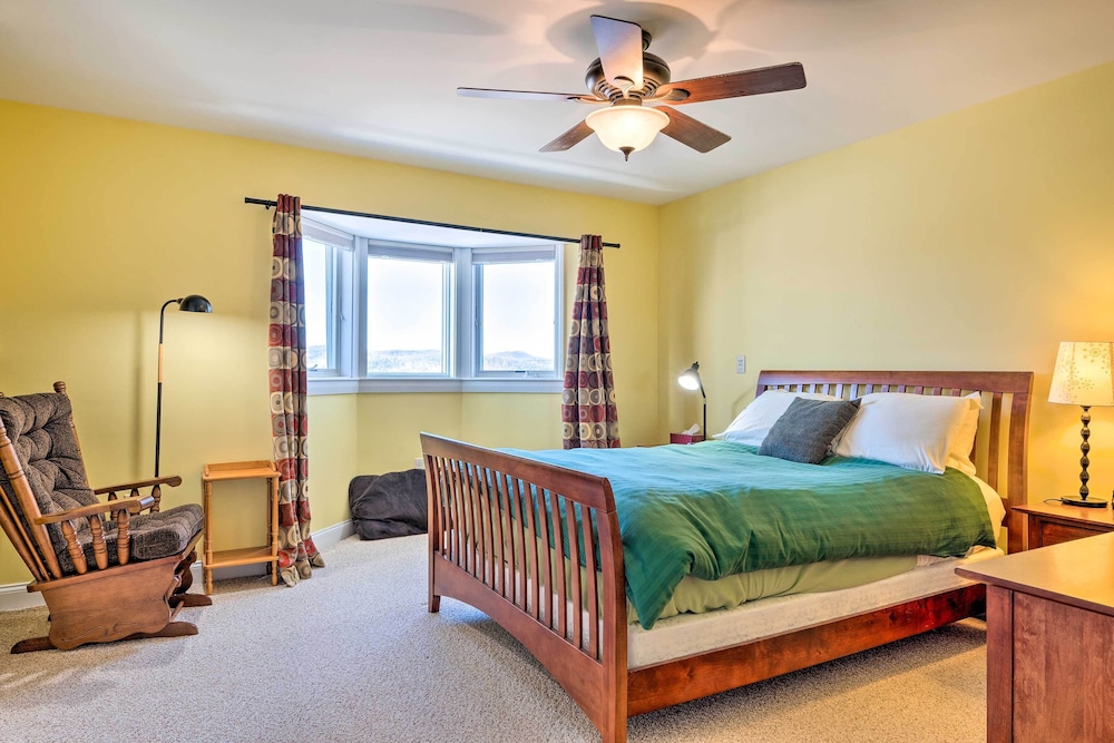 Bethel Townhome: 8 Mi to Sunday River Resort! view 5