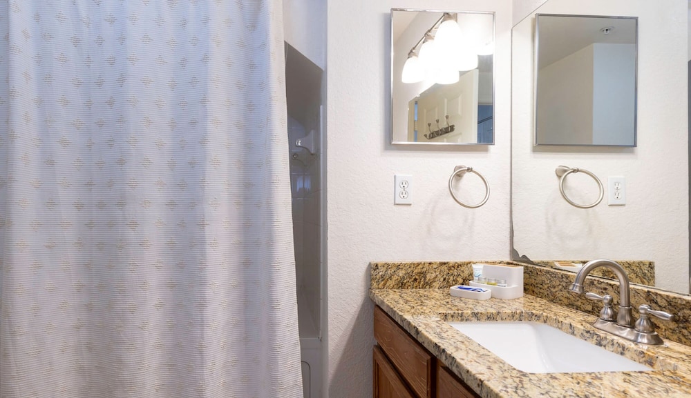 Amazing Family Townhouse Minutes From the Parks