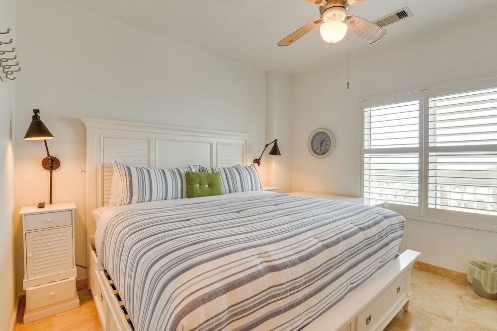 Walk to Galveston Beach: Family Condo w/ Pool