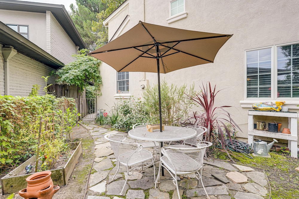 Walkable Miracle Mile Retreat w/ Peaceful Patio