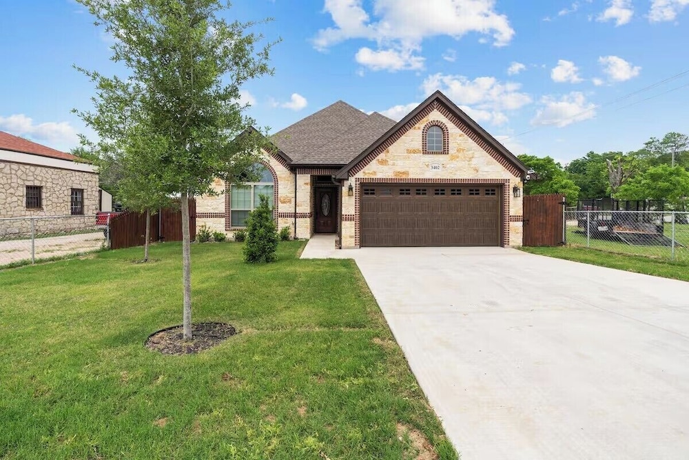 7 min to Stockyards- Cozy & Stylish Home