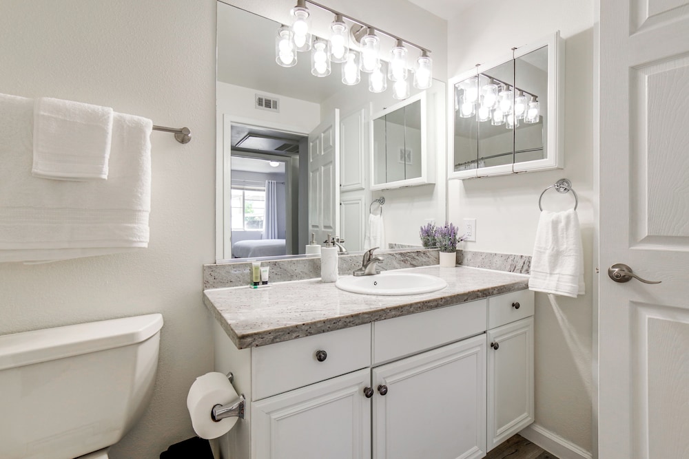 3 Mi to Dtwn: Gated Condo w/ Patio in Reno!