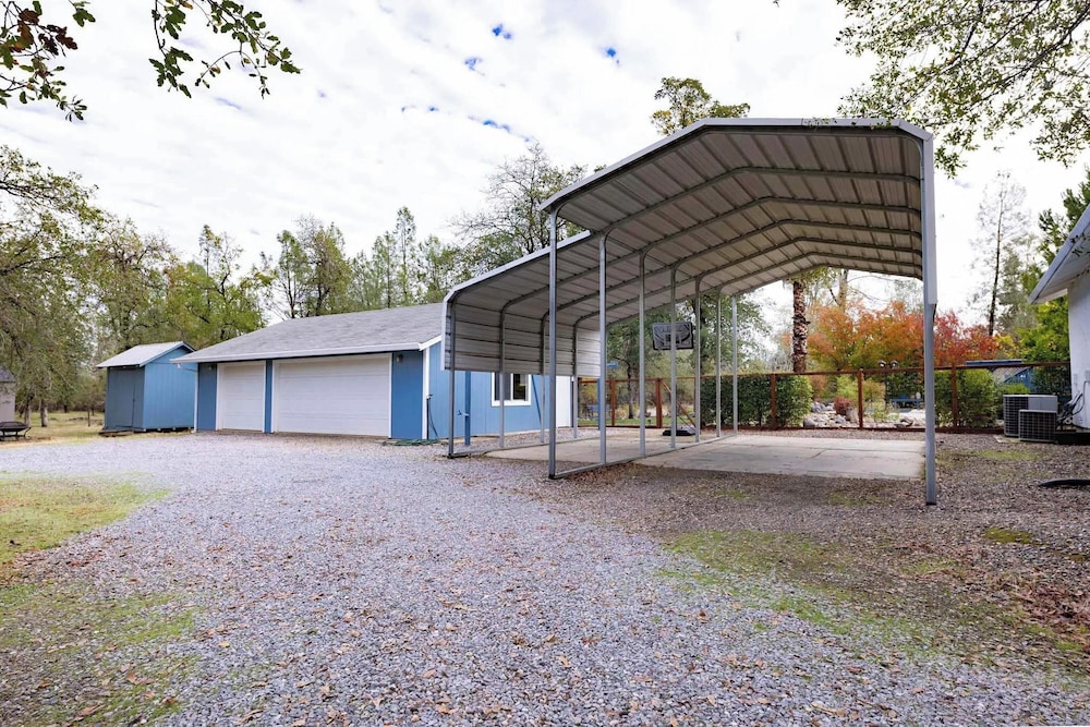 10 Mi to Redding: Serene Escape w/ Spacious Yard!